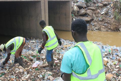 Waste collection sponsored by ABAX in action by Trash Monger in Nigeria
