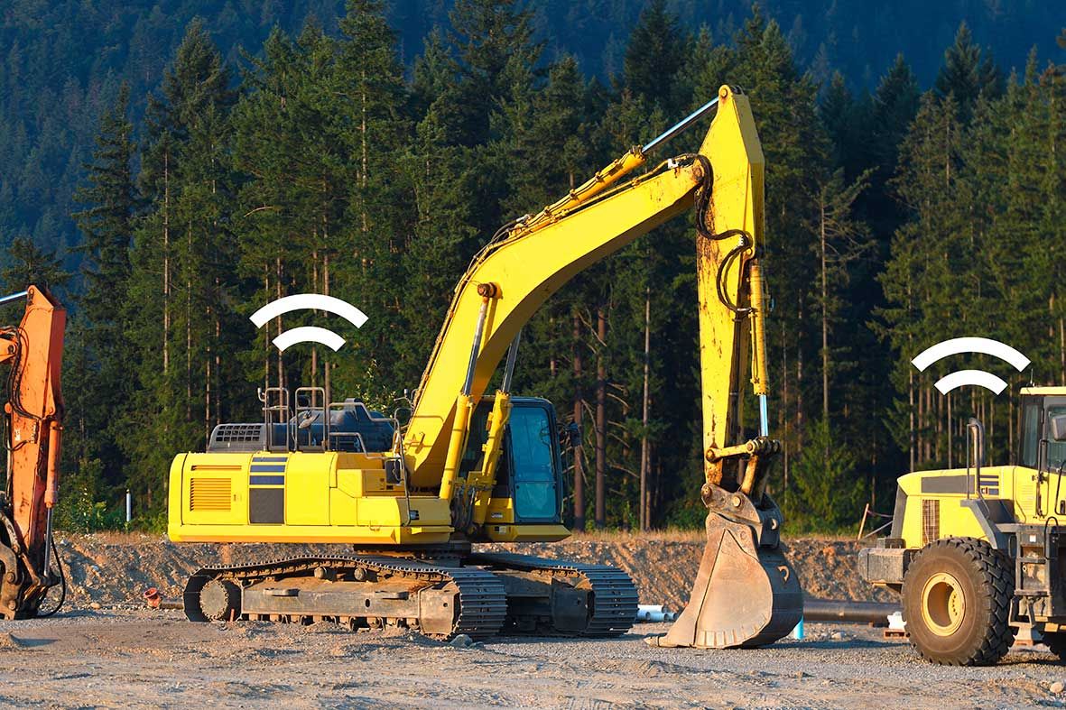 Maszyny budowlane z sygnałem GPS na placu budowy