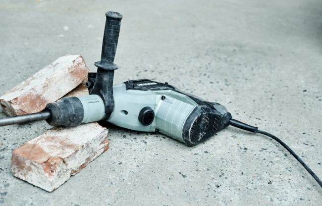 Photo of an ABAX Mini attached to a power drill